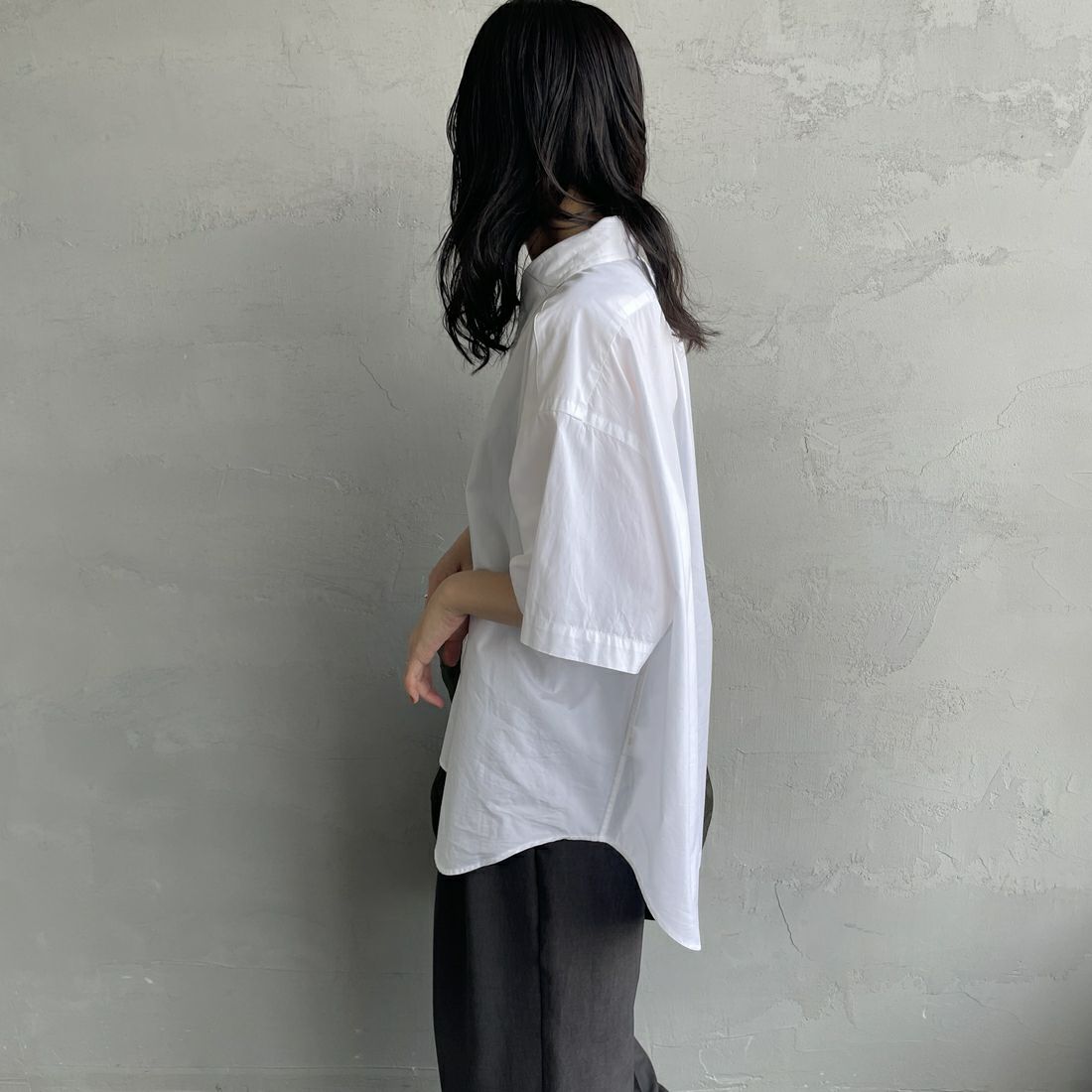THE SHINZONE [ザ シンゾーン] ハーフスリーブダディシャツ [25MMSBL06] 01 WHITE &&モデル身長：160cm 着用サイズ：F0&&