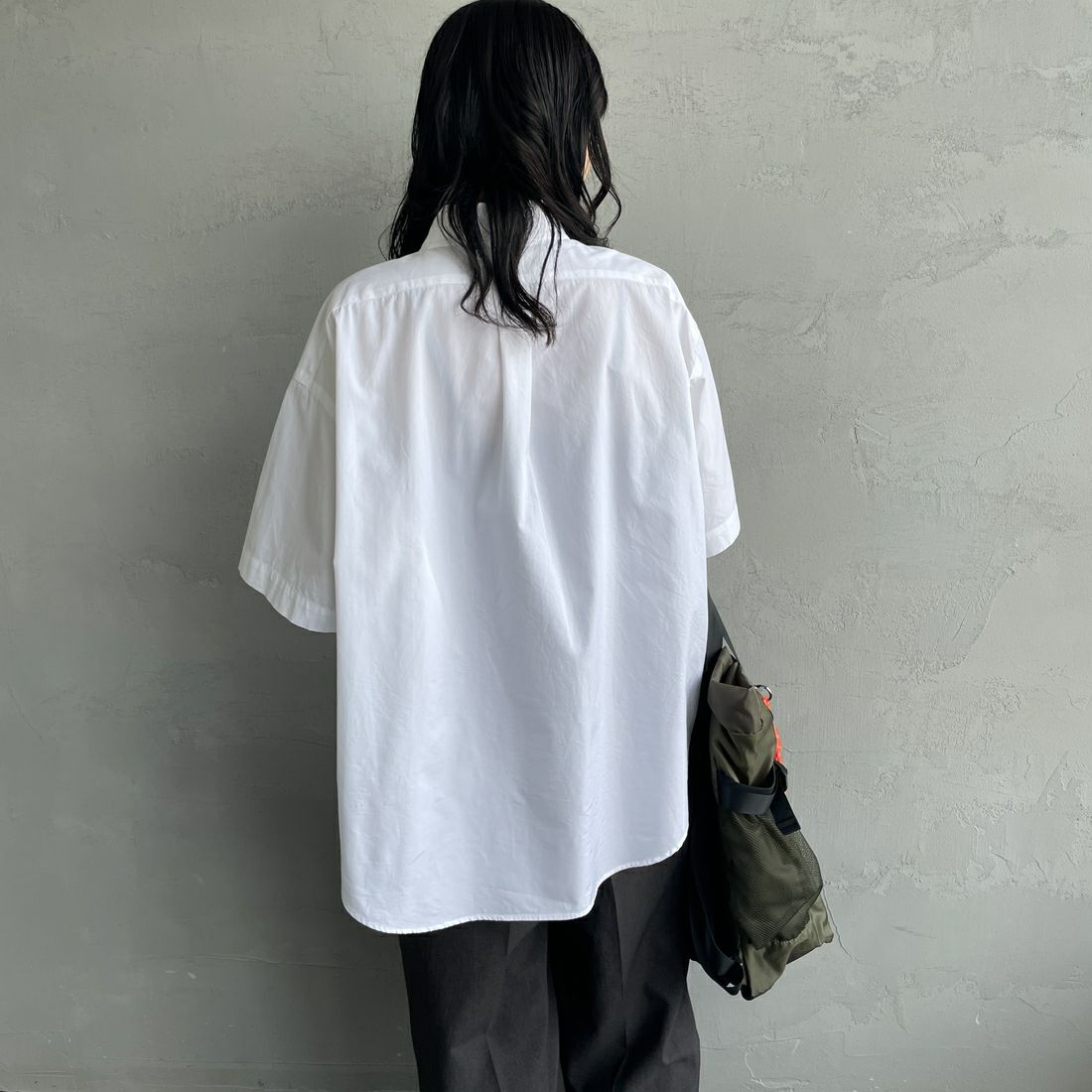THE SHINZONE [ザ シンゾーン] ハーフスリーブダディシャツ [25MMSBL06] 01 WHITE &&モデル身長：160cm 着用サイズ：F0&&
