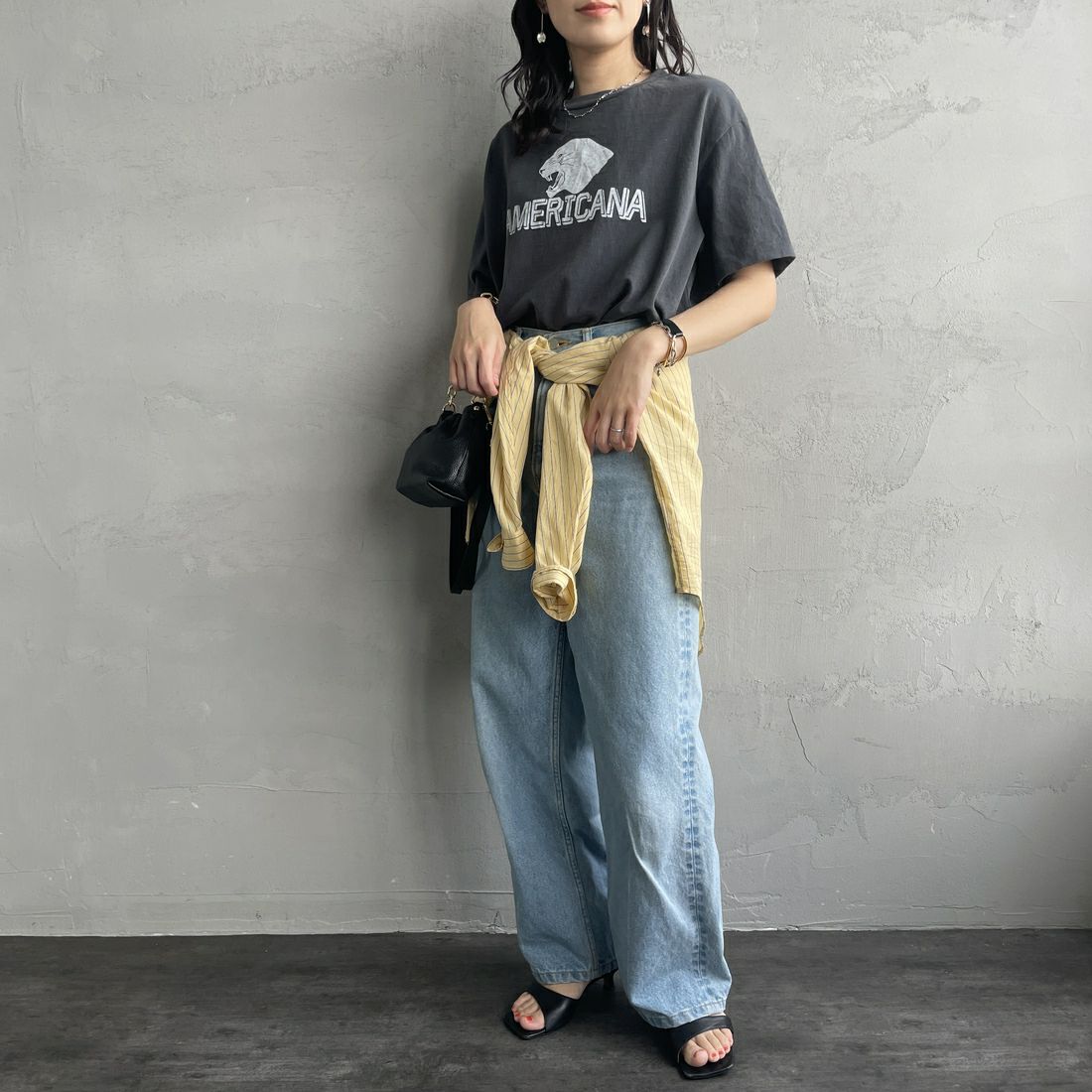 Americana × JEANS FACTORY [アメリカーナ × ジーンズファクトリー] 別注 オゾンバイオ加工 ロゴプリントTシャツ [ASO-795-1-JF] SUMIKURO &&モデル身長：160cm 着用サイズ：F&&