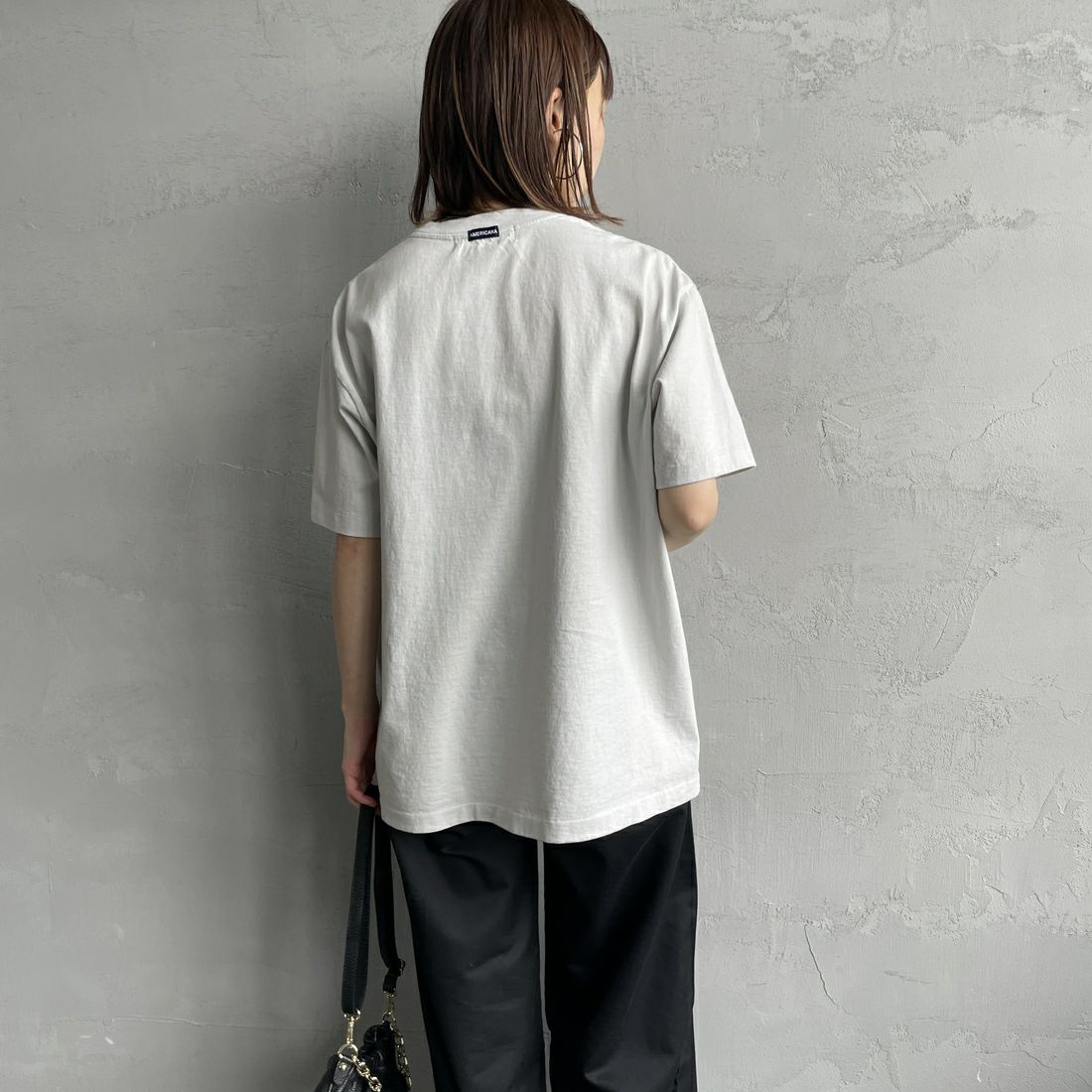 Americana × JEANS FACTORY [アメリカーナ × ジーンズファクトリー] 別注 オゾンバイオ加工 ロゴプリントTシャツ [ASO-795-1-JF] LT.GREY &&モデル身長：158cm 着用サイズ：F&&