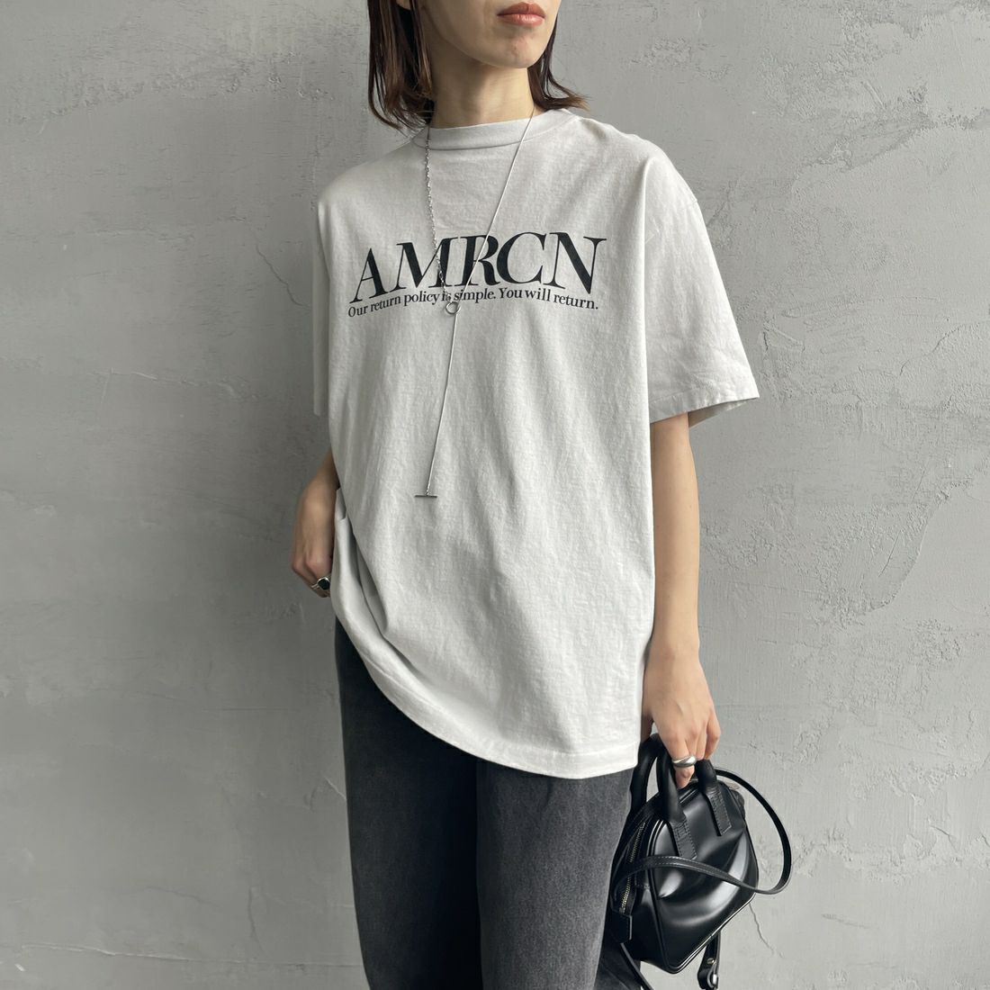 Americana × JEANS FACTORY [アメリカーナ × ジーンズファクトリー] 別注 オゾンバイオ加工 バックプリントTシャツ [ASO-795-2-JF] LT.GREY &&モデル身長：158cm 着用サイズ：F&&