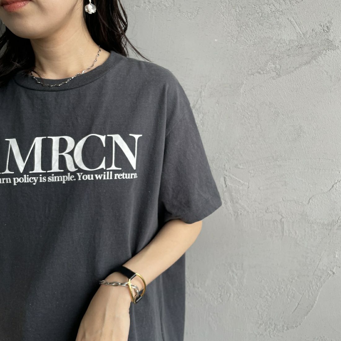 Americana × JEANS FACTORY [アメリカーナ × ジーンズファクトリー] 別注 オゾンバイオ加工 バックプリントTシャツ [ASO-795-2-JF] SUMIKURO &&モデル身長：160cm 着用サイズ：F&&