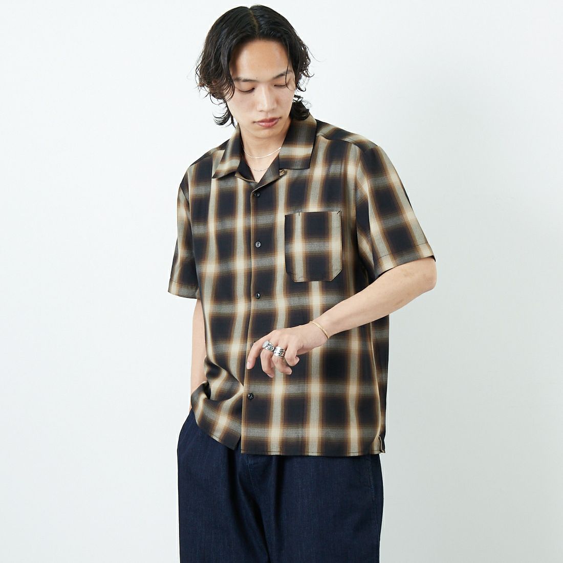 BIG MIKE [ビッグマイク] レーヨン混オンブレチェックシャツ [102525530] BLK/BRN &&モデル身長：179cm 着用サイズ：M&&