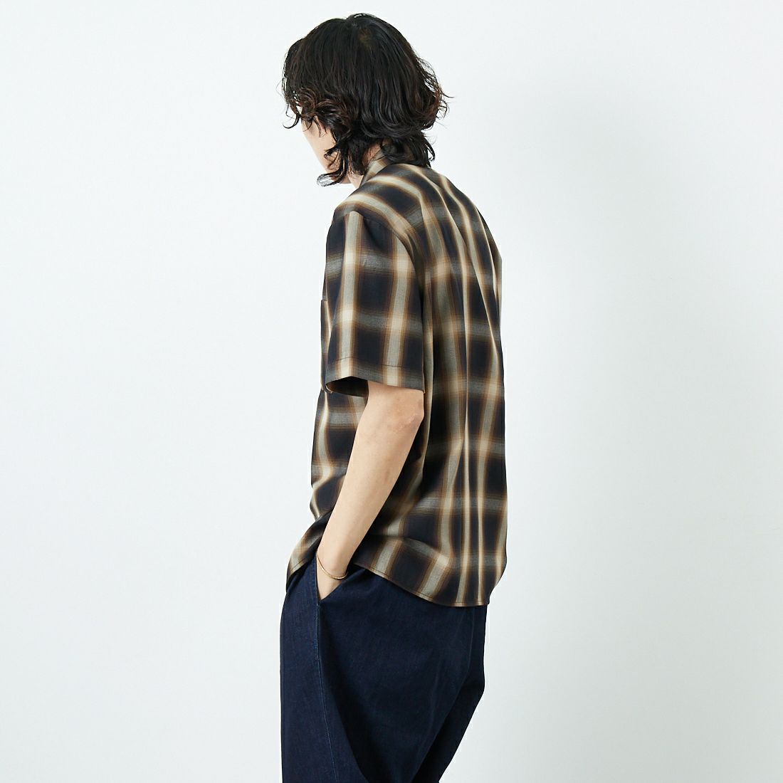 BIG MIKE [ビッグマイク] レーヨン混オンブレチェックシャツ [102525530] BLK/BRN &&モデル身長：179cm 着用サイズ：M&&