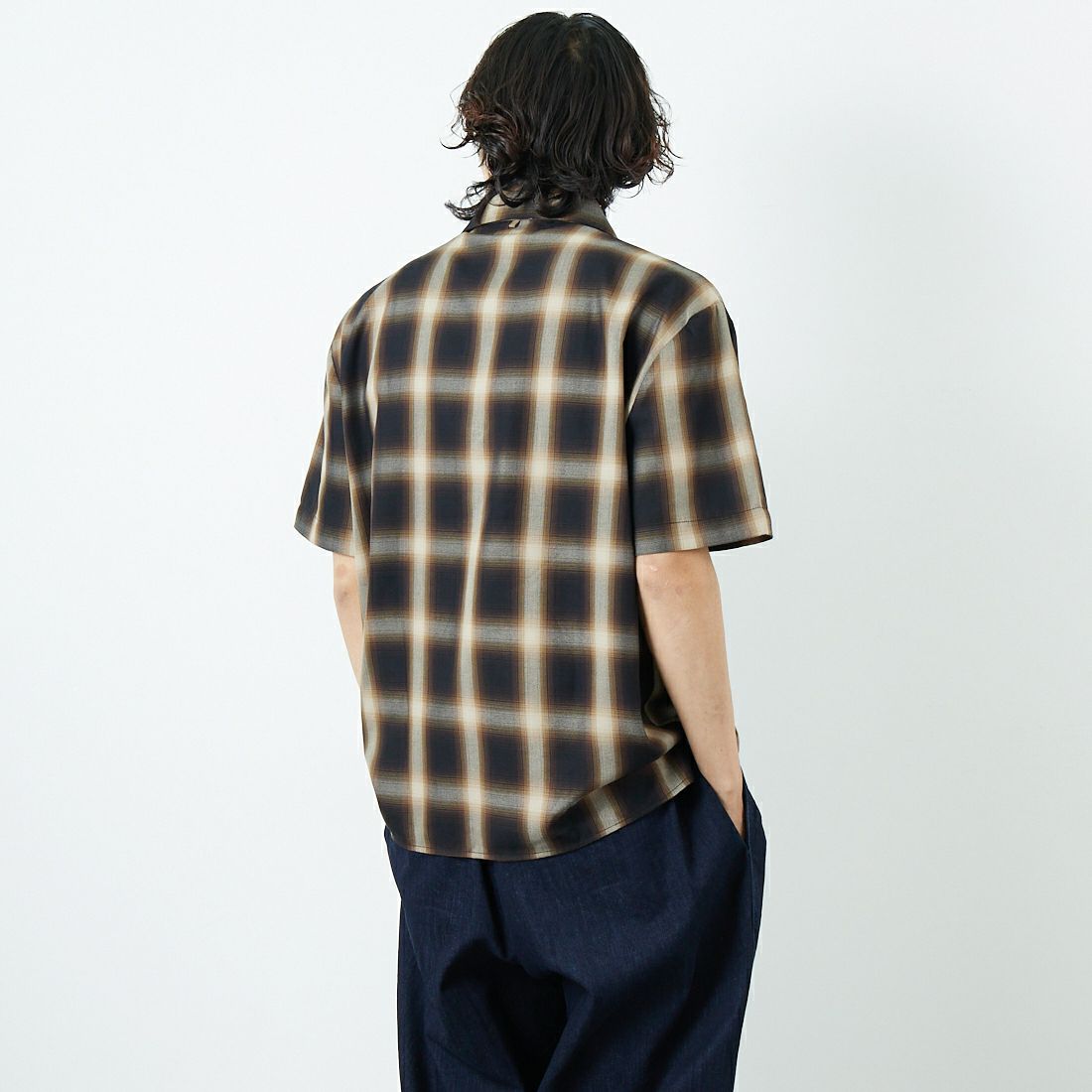 BIG MIKE [ビッグマイク] レーヨン混オンブレチェックシャツ [102525530] BLK/BRN &&モデル身長：179cm 着用サイズ：M&&