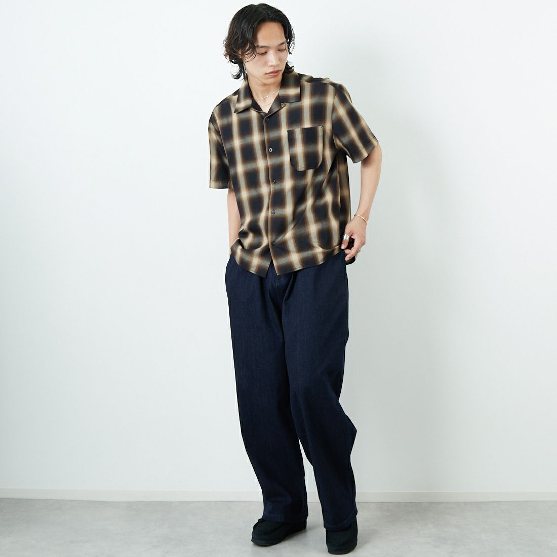 BIG MIKE [ビッグマイク] レーヨン混オンブレチェックシャツ [102525530] BLK/BRN &&モデル身長：179cm 着用サイズ：M&&