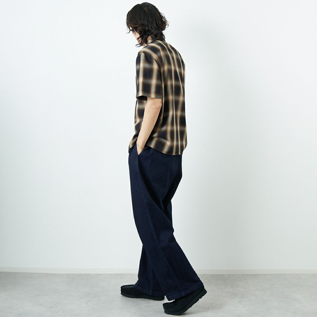 BIG MIKE [ビッグマイク] レーヨン混オンブレチェックシャツ [102525530] BLK/BRN &&モデル身長：179cm 着用サイズ：M&&