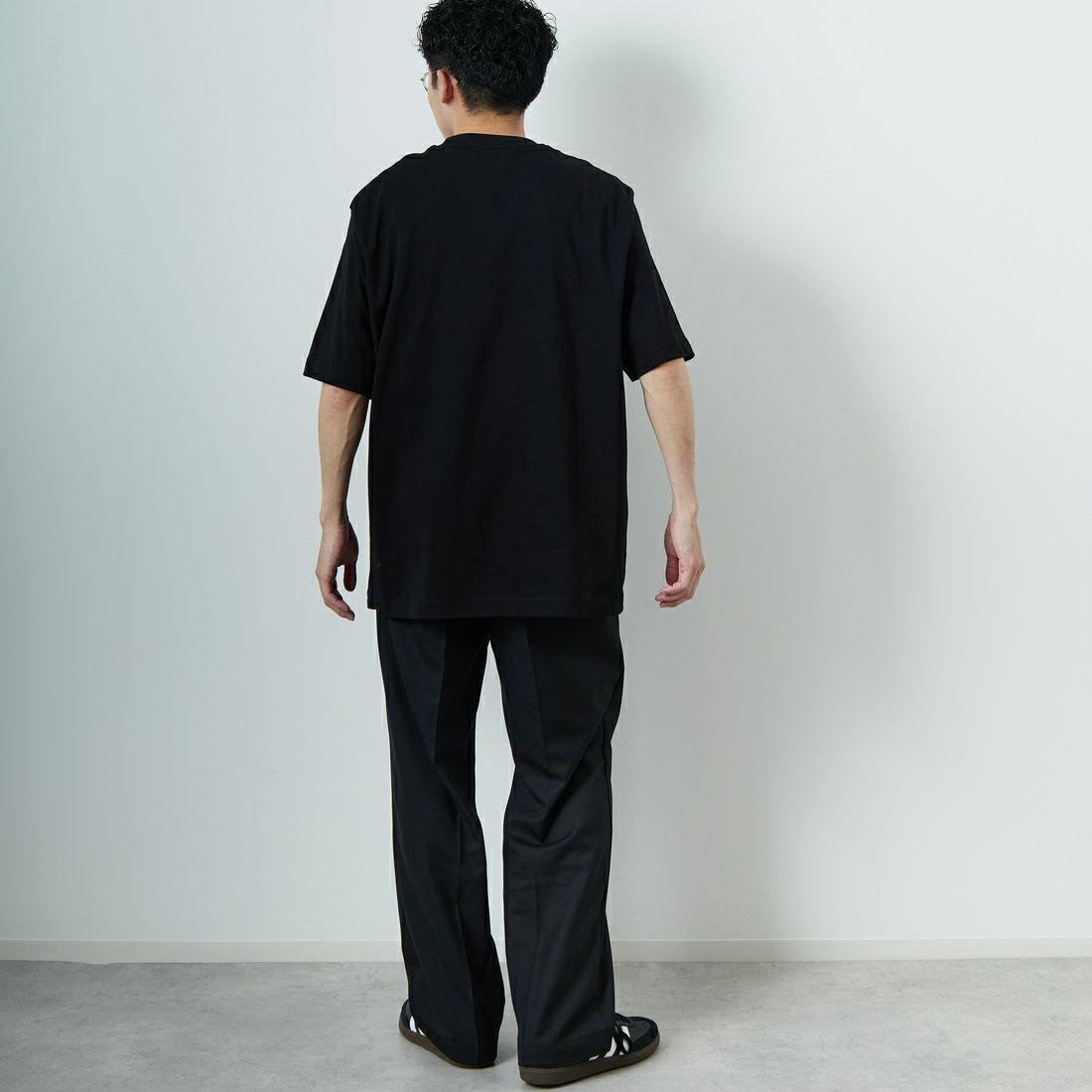 LACOSTE [ラコステ] シェニールワニロゴ ルーズフィットTシャツ [TH2745] 031 BLACK &&モデル身長：168cm 着用サイズ：M&&