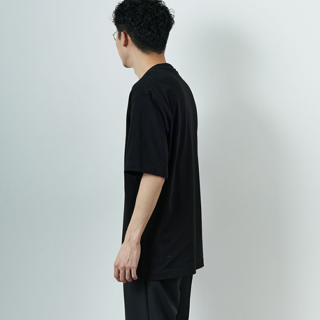LACOSTE [ラコステ] シェニールワニロゴ ルーズフィットTシャツ [TH2745] 031 BLACK &&モデル身長：168cm 着用サイズ：M&&