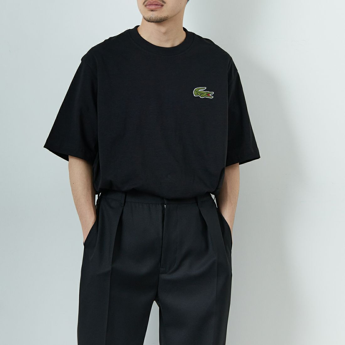 LACOSTE [ラコステ] シェニールワニロゴ ルーズフィットTシャツ [TH2745] 031 BLACK &&モデル身長：168cm 着用サイズ：M&&