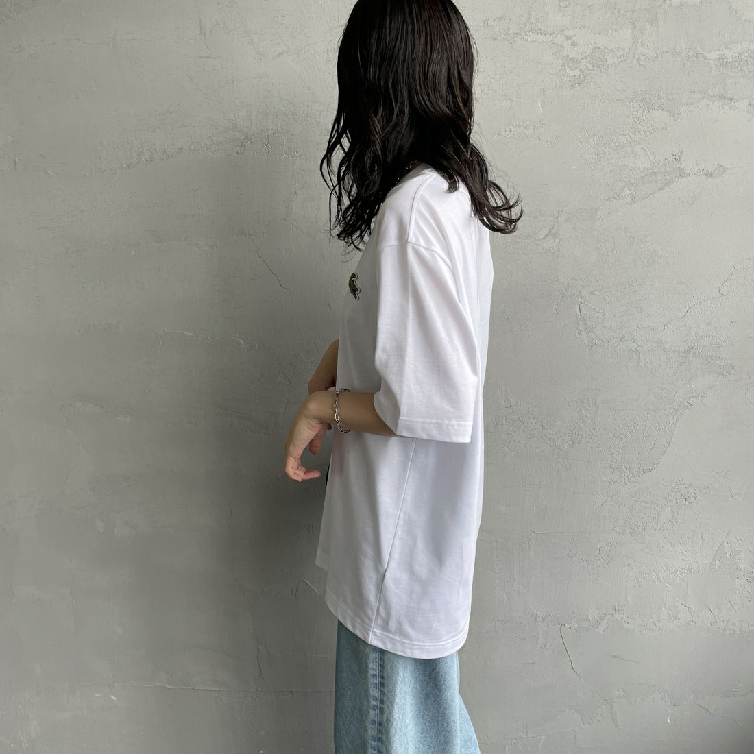 LACOSTE [ラコステ] シェニールワニロゴ ルーズフィットTシャツ [TH2745] 001 WHITE &&モデル身長：160cm 着用サイズ：S&&