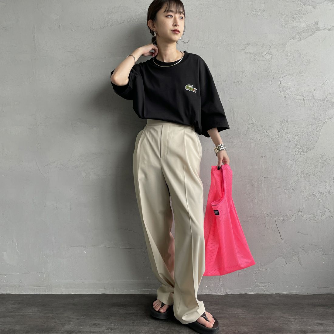 LACOSTE [ラコステ] シェニールワニロゴ ルーズフィットTシャツ [TH2745] 031 BLACK &&モデル身長：150cm 着用サイズ：S&&