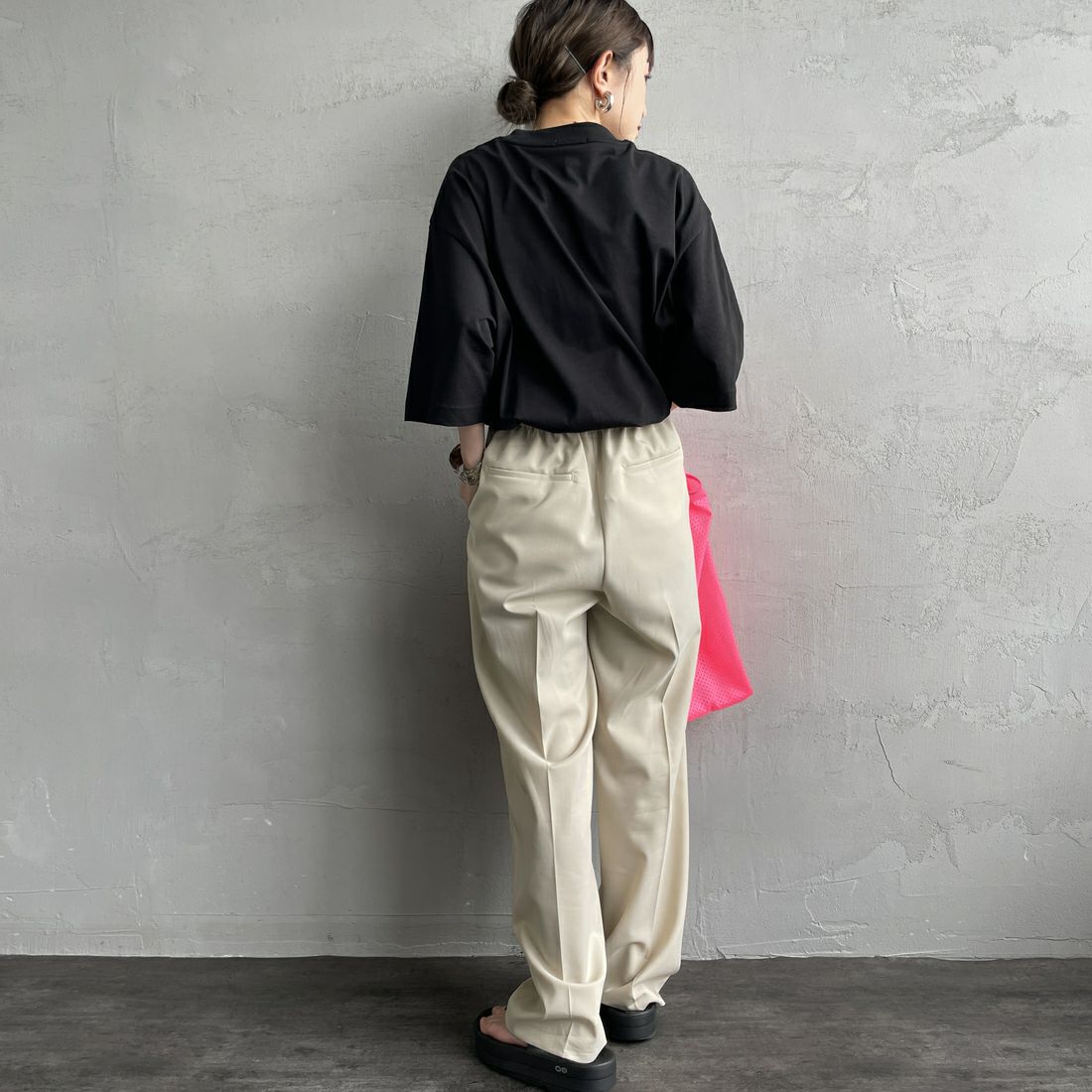LACOSTE [ラコステ] シェニールワニロゴ ルーズフィットTシャツ [TH2745] 031 BLACK &&モデル身長：150cm 着用サイズ：S&&