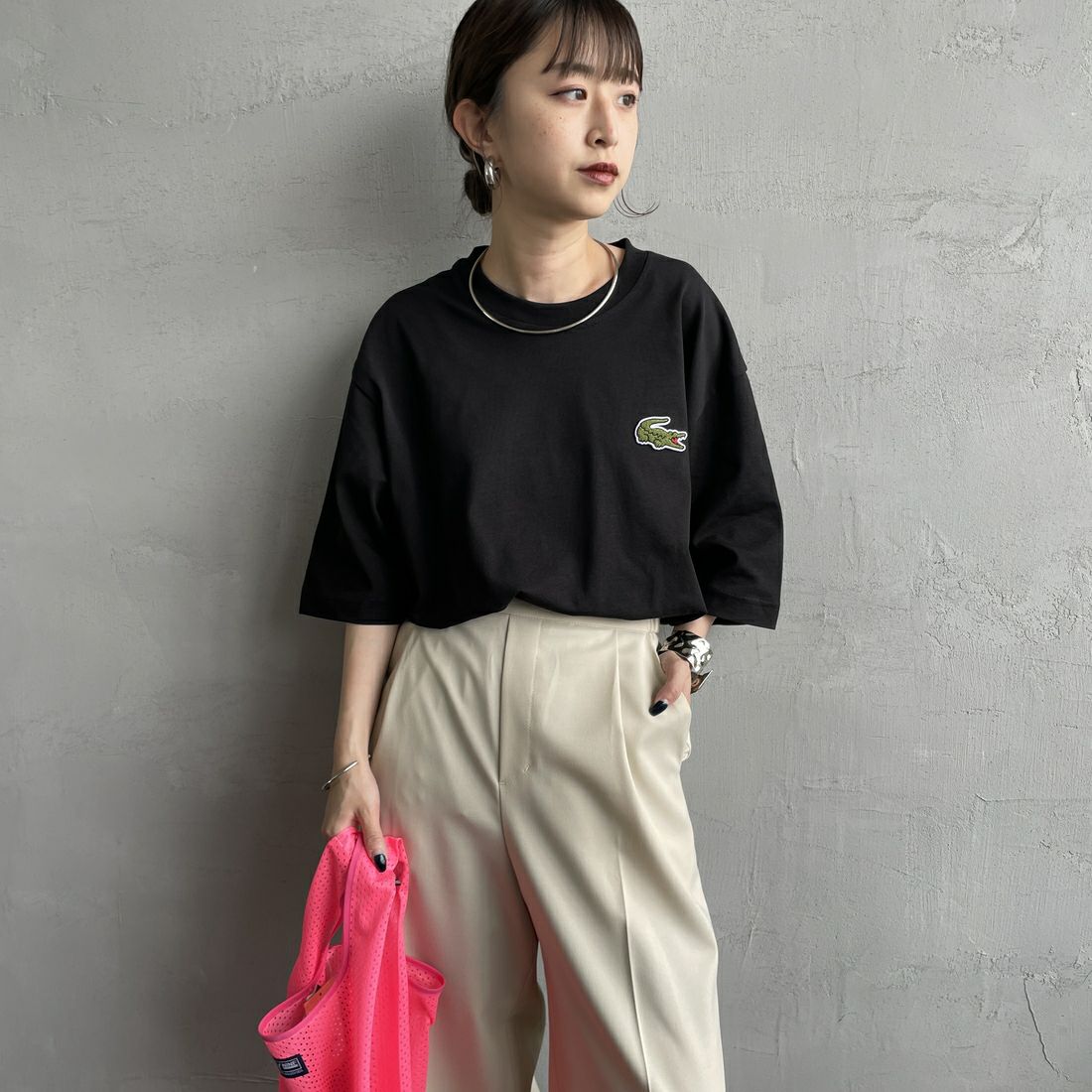 LACOSTE [ラコステ] シェニールワニロゴ ルーズフィットTシャツ [TH2745] 031 BLACK &&モデル身長：150cm 着用サイズ：S&&