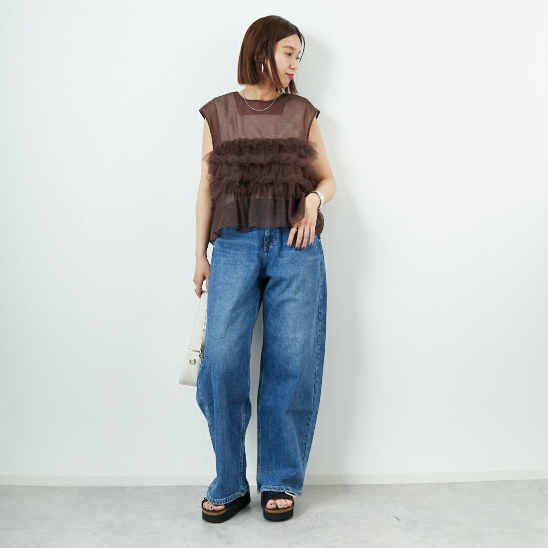 CHIGNON [シニヨン] チュールフリルプルオーバー [1652-213NH] BROWN &&モデル身長：159cm 着用サイズ：F&&