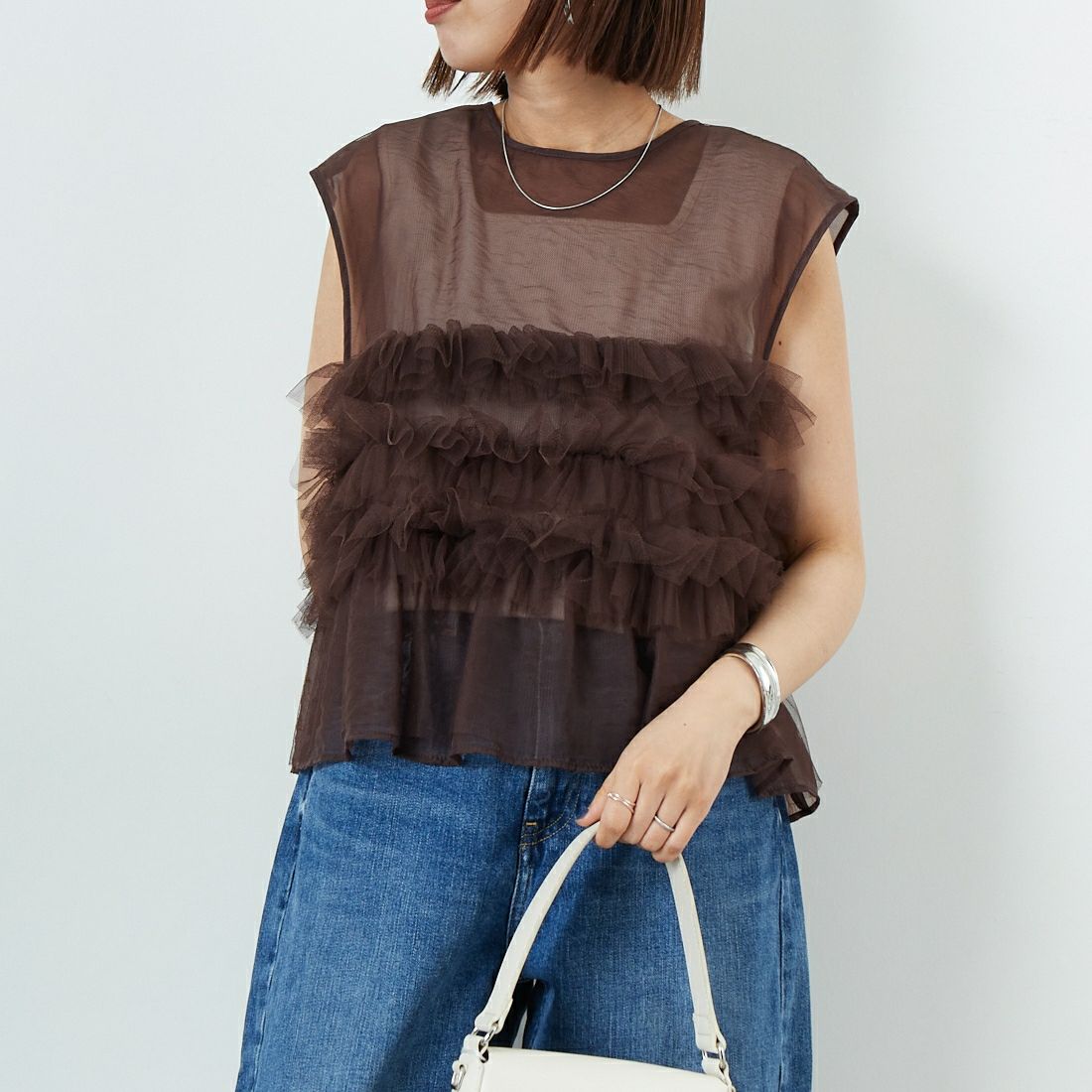 CHIGNON [シニヨン] チュールフリルプルオーバー [1652-213NH] BROWN &&モデル身長：159cm 着用サイズ：F&&