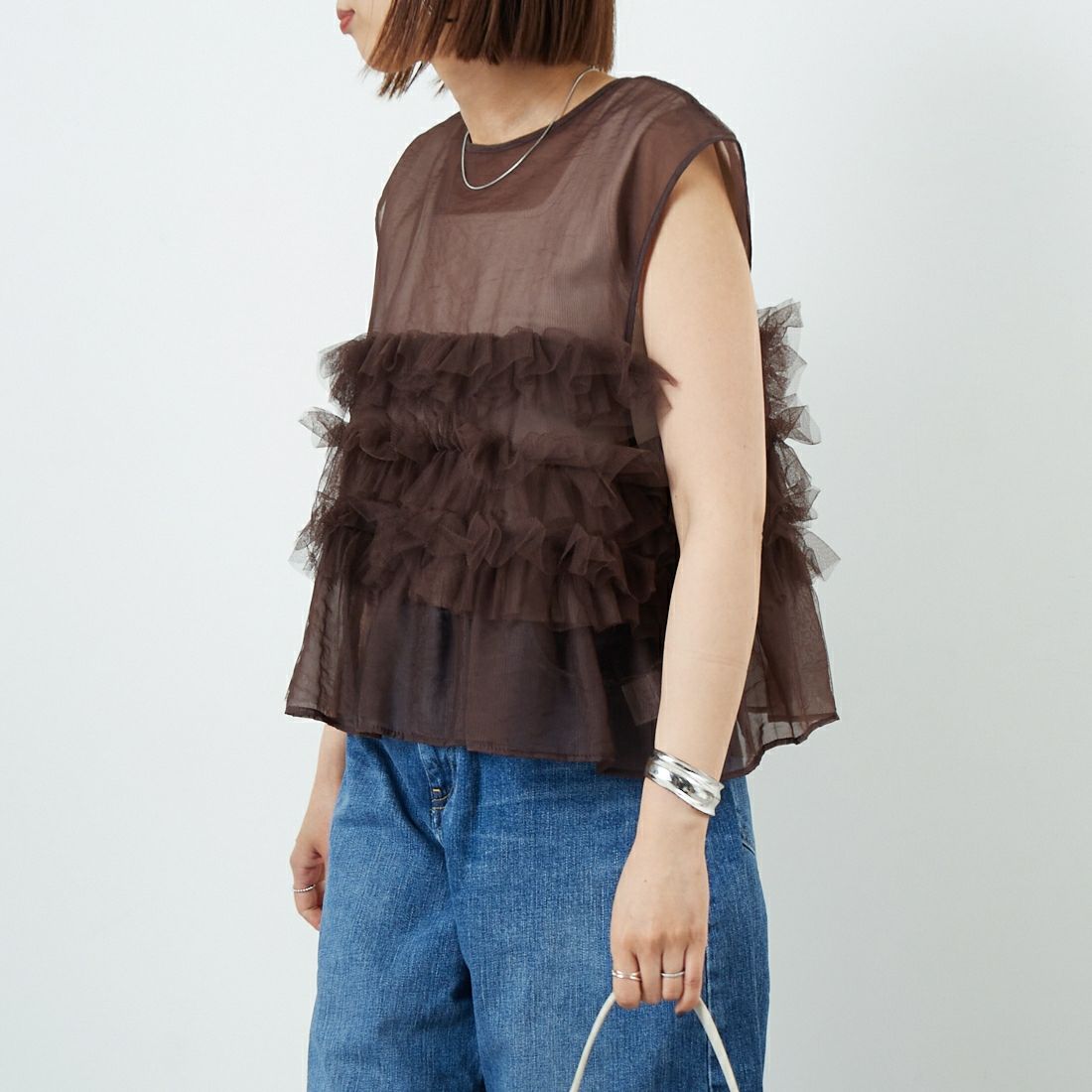 CHIGNON [シニヨン] チュールフリルプルオーバー [1652-213NH] BROWN &&モデル身長：159cm 着用サイズ：F&&