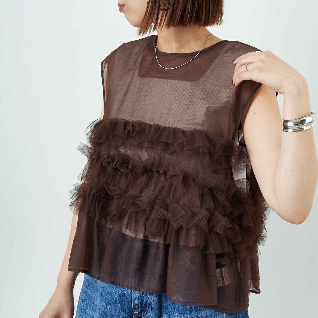 CHIGNON [シニヨン] チュールフリルプルオーバー [1652-213NH] BROWN &&モデル身長：159cm 着用サイズ：F&&