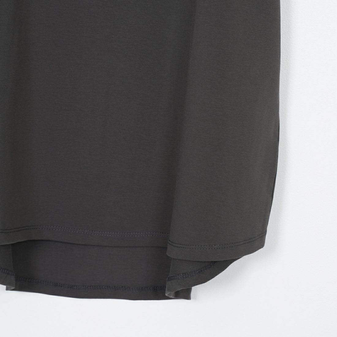 Maison de L'allure [メゾン ドゥ ラリュール] エンボスラメロゴTシャツ [M25112030] 08 CHARCOA