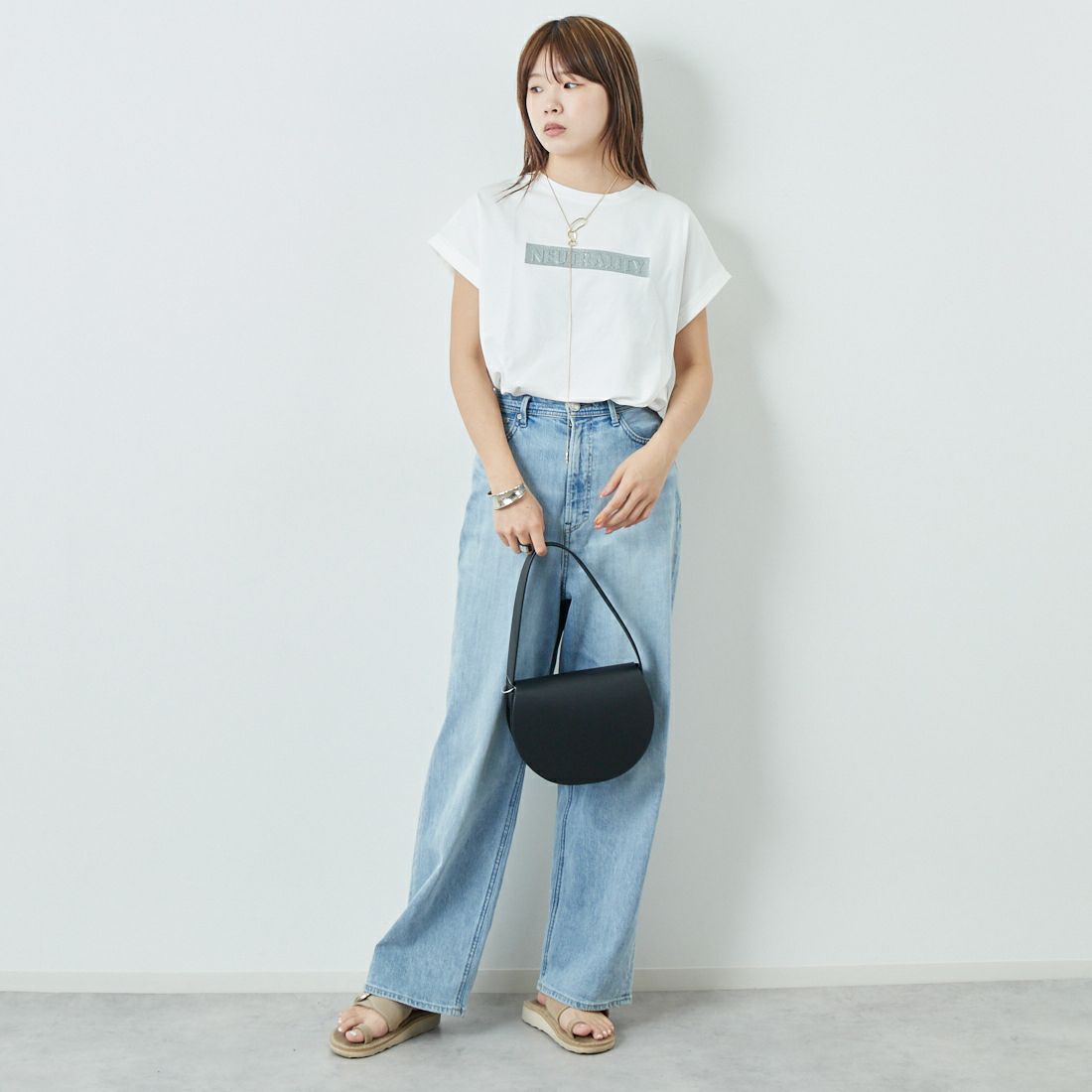 Maison de L'allure [メゾン ドゥ ラリュール] エンボスラメロゴTシャツ [M25112030] 02 OFF &&モデル身長：167cm 着用サイズ：F&&