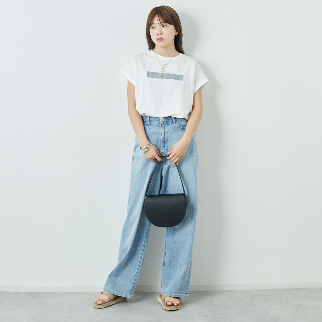 Maison de L'allure [メゾン ドゥ ラリュール] エンボスラメロゴTシャツ [M25112030] 02 OFF &&モデル身長：167cm 着用サイズ：F&&
