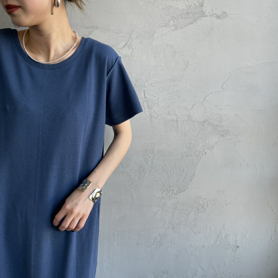 nenom [ネノム] 2WAYスリットリブワンピース [NE25112023] 12 BLUE &&モデル身長：150cm 着用サイズ：F&&
