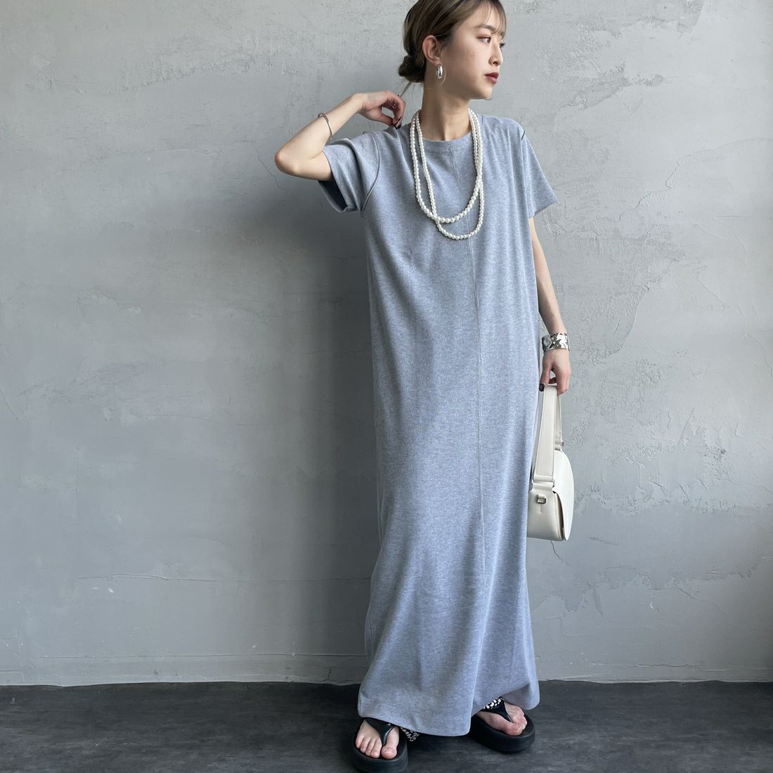 nenom [ネノム] 2WAYスリットリブワンピース [NE25112023] 07 GRAY &&モデル身長：150cm 着用サイズ：F&&