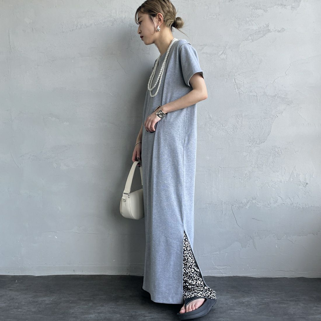 nenom [ネノム] 2WAYスリットリブワンピース [NE25112023] 07 GRAY &&モデル身長：150cm 着用サイズ：F&&