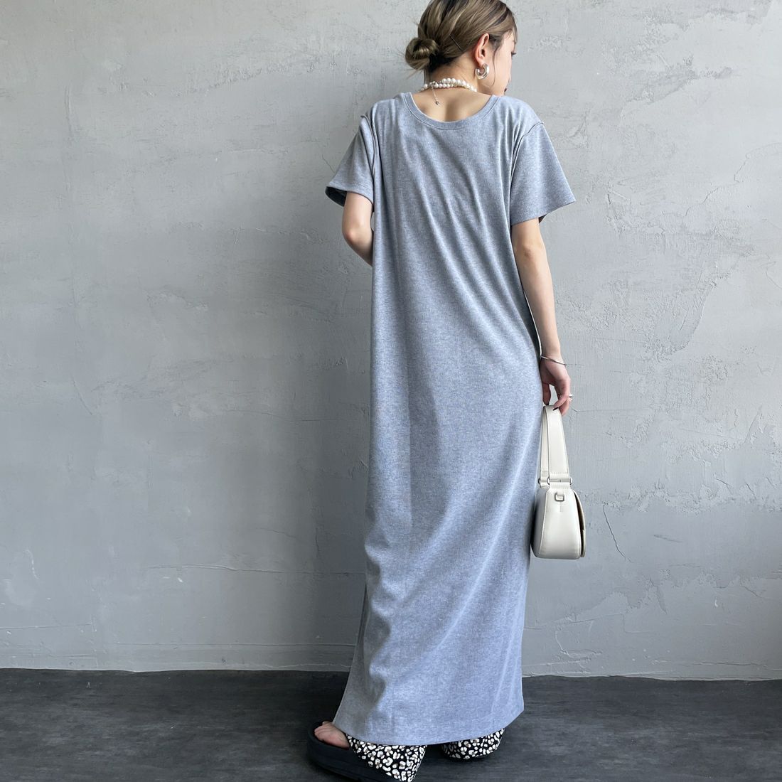 nenom [ネノム] 2WAYスリットリブワンピース [NE25112023] 07 GRAY &&モデル身長：150cm 着用サイズ：F&&
