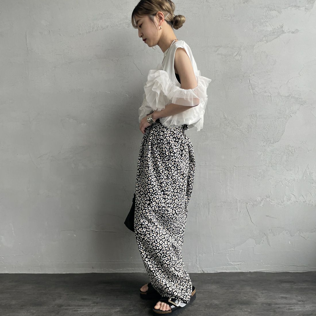 nenom [ネノム] マルチWAY チュールフリルドッキングノースリーブTシャツ [NE25112033] 02 OFF &&モデル身長：150cm 着用サイズ：F&&