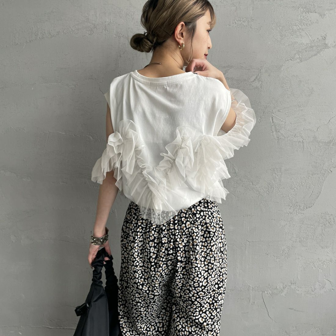 nenom [ネノム] マルチWAY チュールフリルドッキングノースリーブTシャツ [NE25112033] 02 OFF &&モデル身長：150cm 着用サイズ：F&&