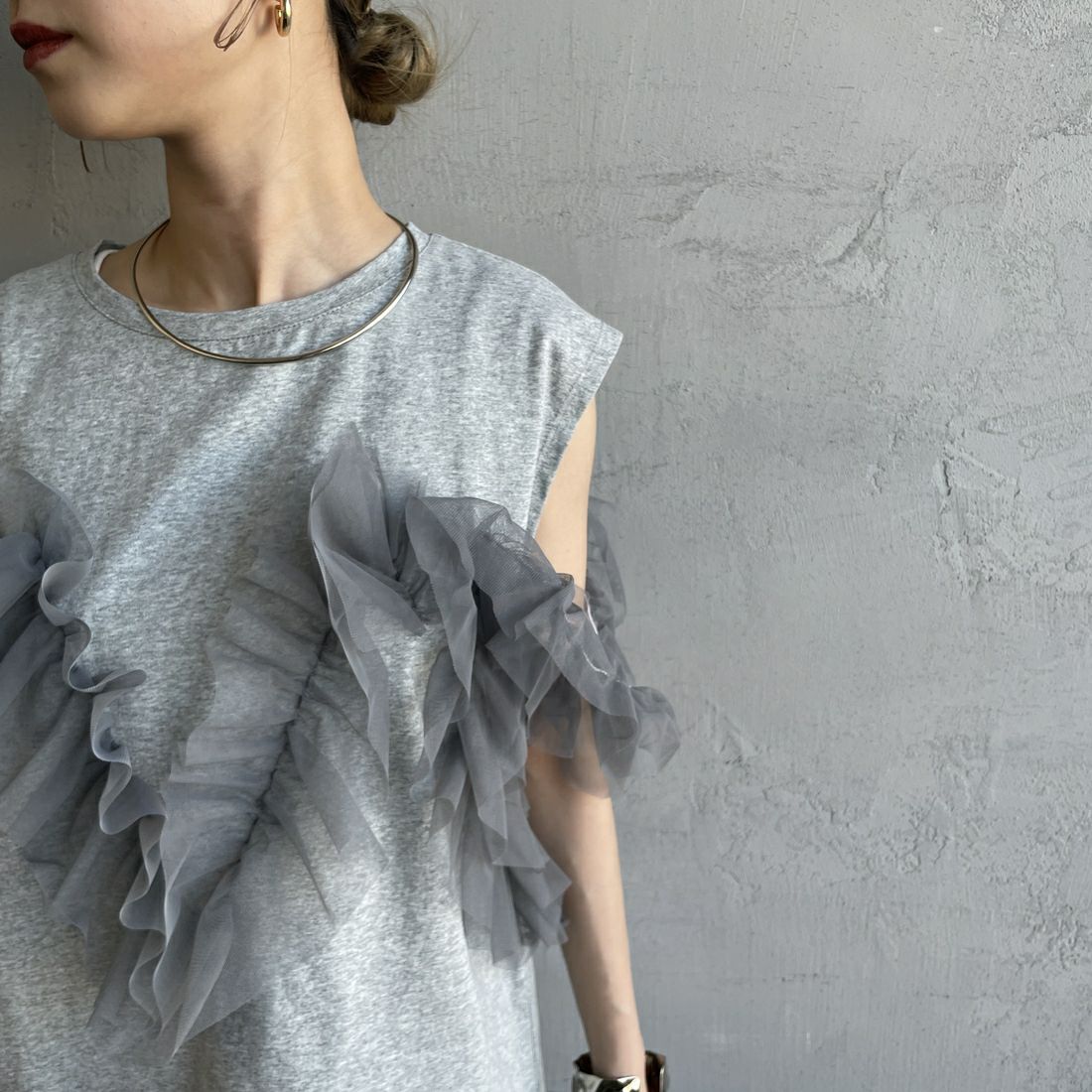 nenom [ネノム] マルチWAY チュールフリルドッキングノースリーブTシャツ [NE25112033] 07 GRAY &&モデル身長：150cm 着用サイズ：F&&