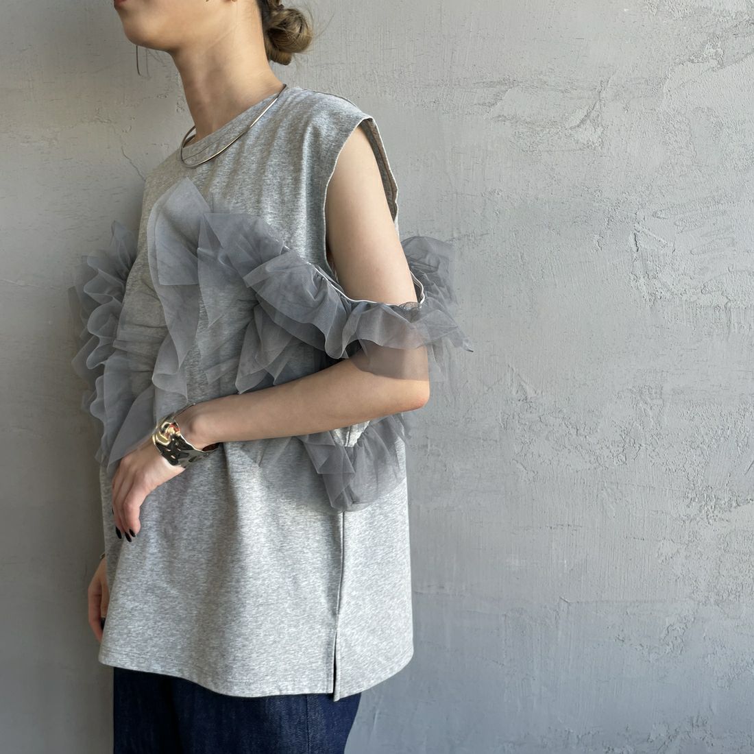 nenom [ネノム] マルチWAY チュールフリルドッキングノースリーブTシャツ [NE25112033] 07 GRAY &&モデル身長：150cm 着用サイズ：F&&