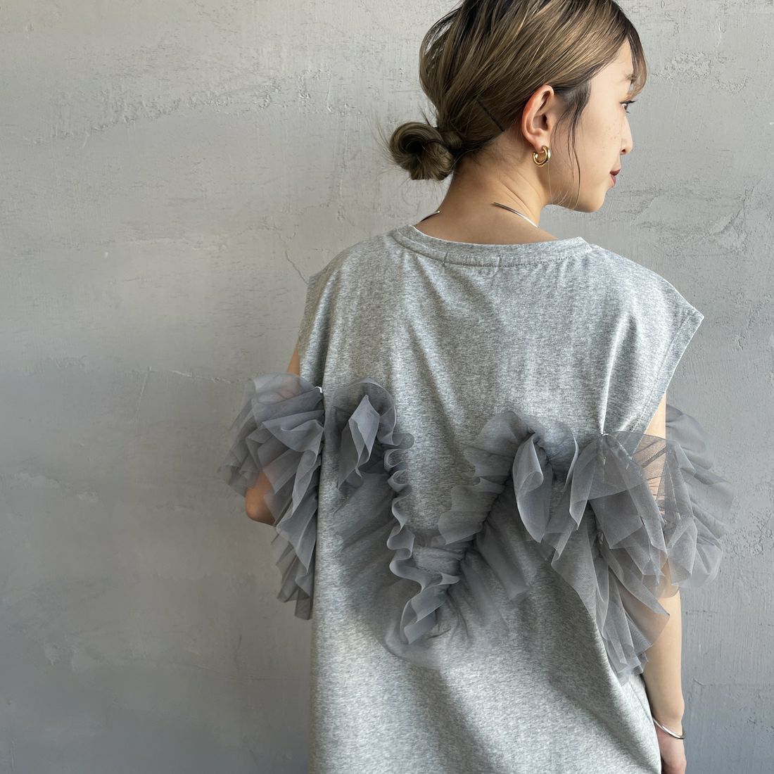 nenom [ネノム] マルチWAY チュールフリルドッキングノースリーブTシャツ [NE25112033] 07 GRAY &&モデル身長：150cm 着用サイズ：F&&