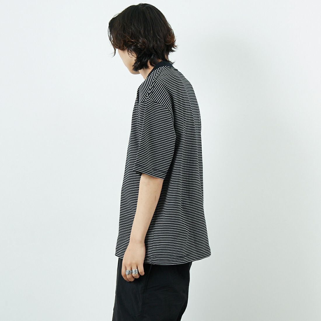 SLICK [スリック] マイクロボーダードローストリングTシャツ [5230102] 700 BLK/WH &&モデル身長：179cm 着用サイズ：1&&