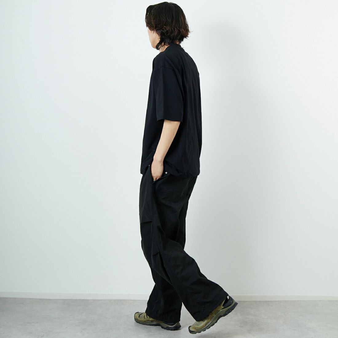 SLICK [スリック] ダブルヤーンドローストリングTシャツ [5230101] 700 BLACK &&モデル身長：179cm 着用サイズ：1&&
