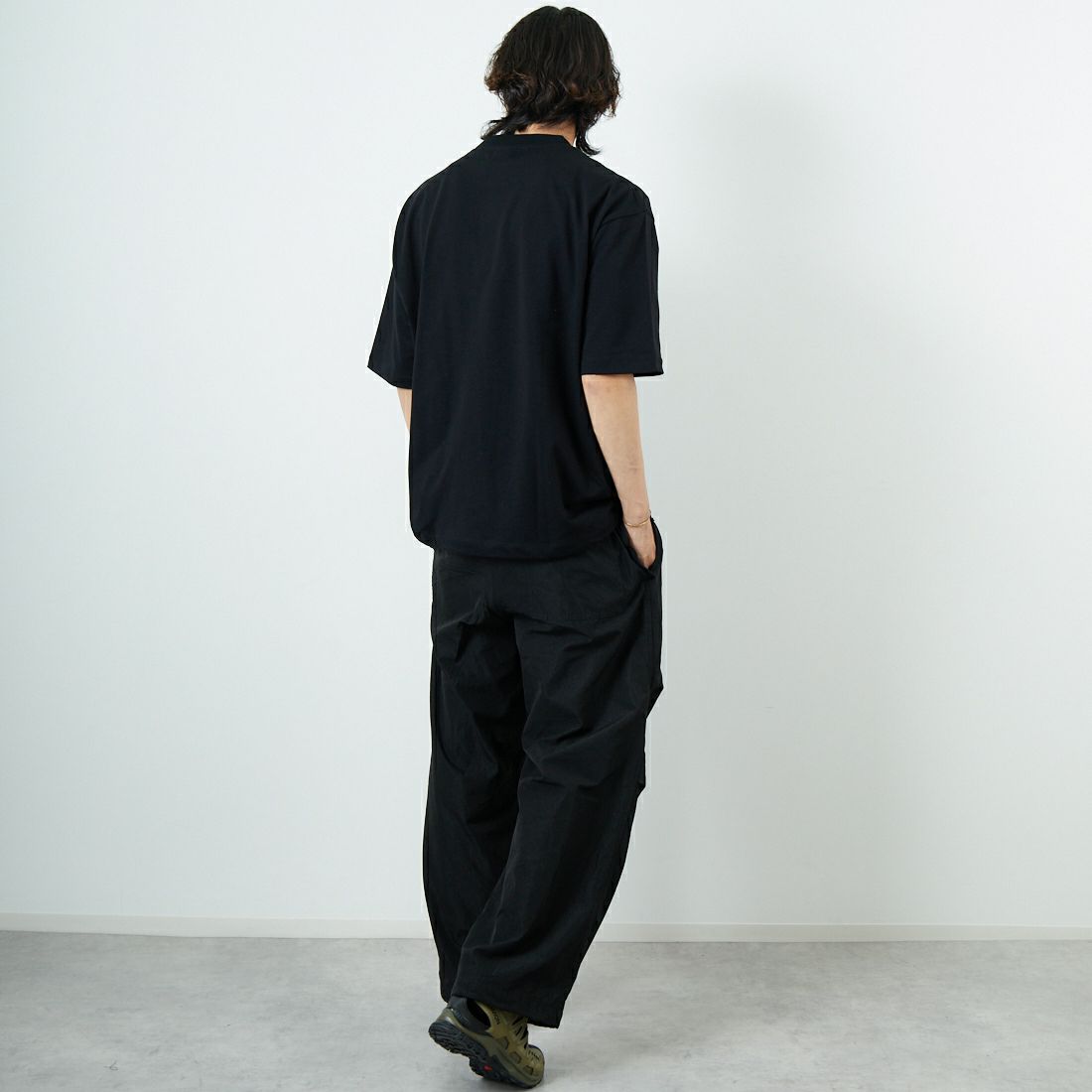 SLICK [スリック] ダブルヤーンドローストリングTシャツ [5230101] 700 BLACK &&モデル身長：179cm 着用サイズ：1&&
