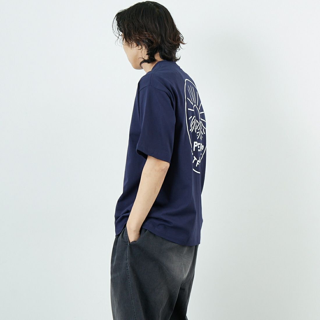 POLeR [ポーラー] プリントTシャツ [259MCV0033-JF] NAVY &&モデル身長：179cm 着用サイズ：M&&