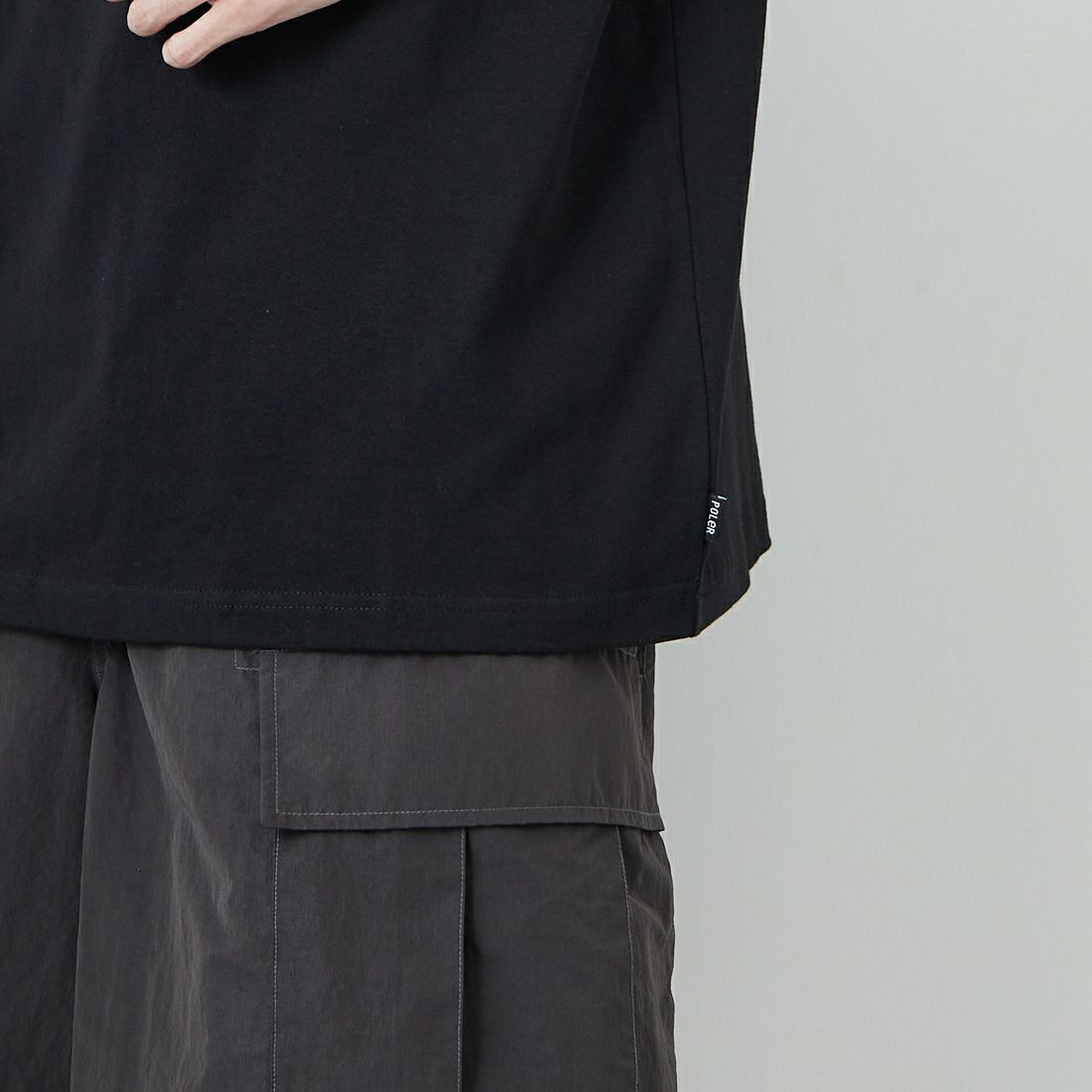 POLeR [ポーラー] プリントTシャツ [259MCV0033-JF] BLACK &&モデル身長：168cm 着用サイズ：M&&