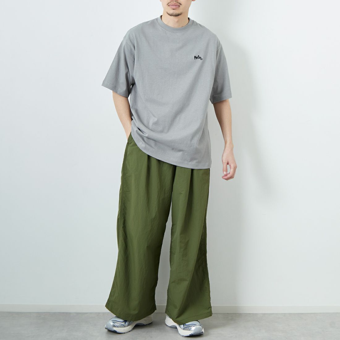 POLeR [ポーラー] フラワープリントTシャツ [259MCV0031-JF] CHARCOAL G &&モデル身長：168cm 着用サイズ：M&&