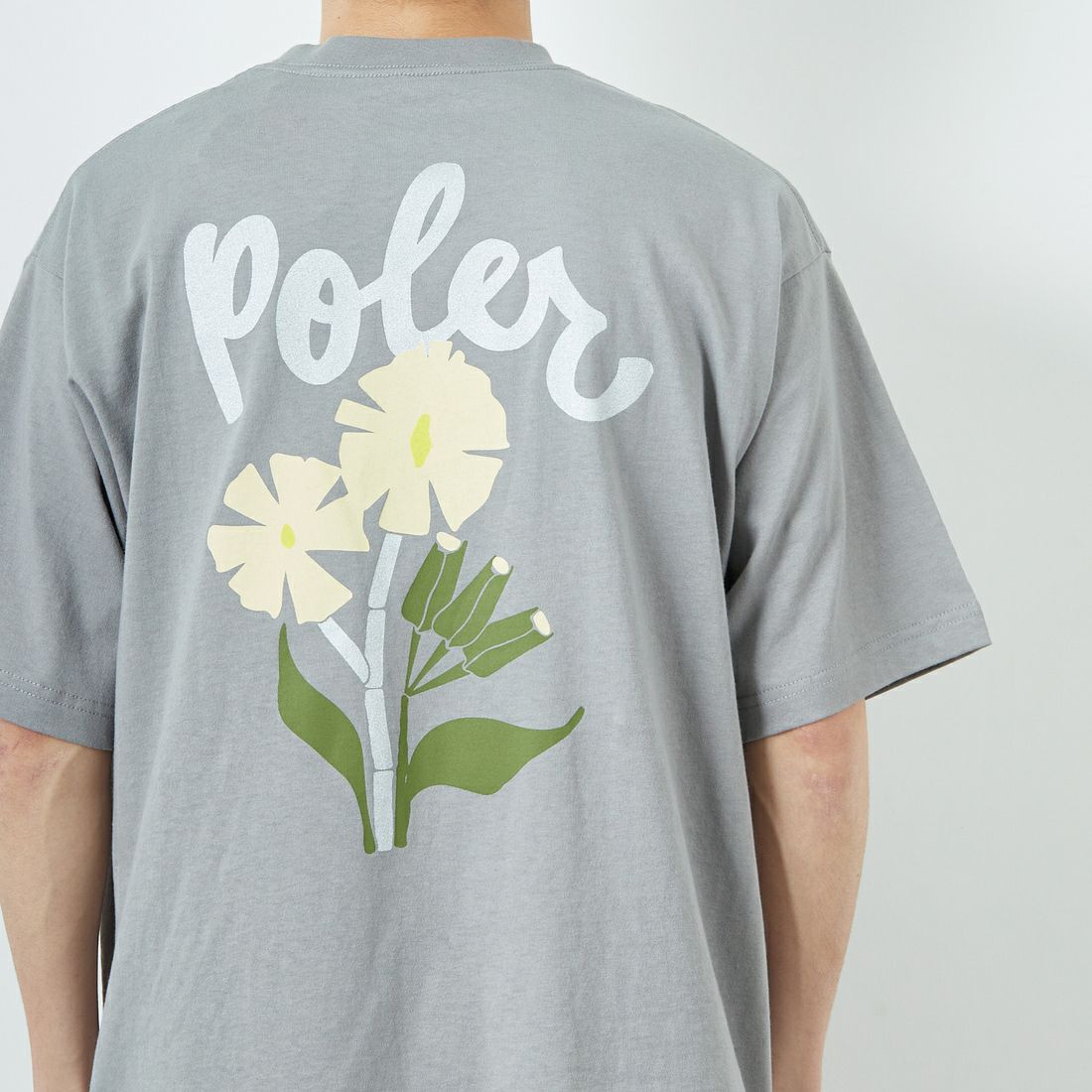 POLeR [ポーラー] フラワープリントTシャツ [259MCV0031-JF] CHARCOAL G &&モデル身長：168cm 着用サイズ：M&&