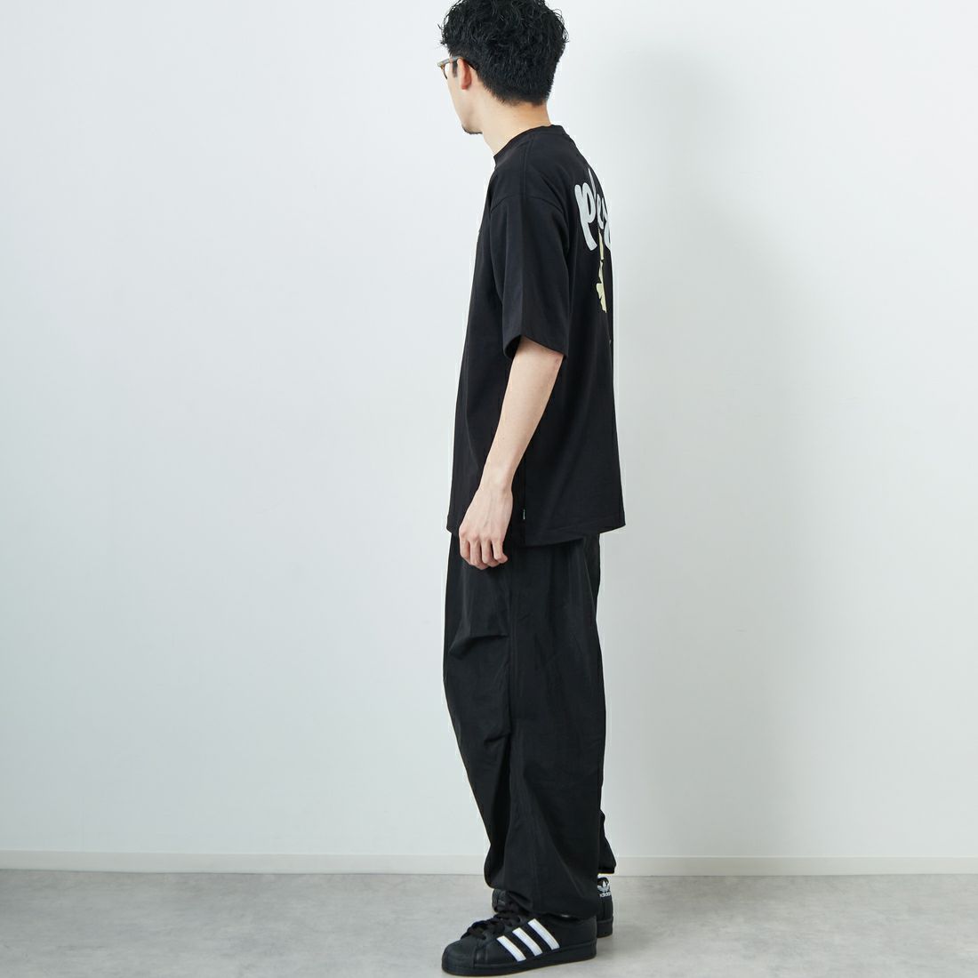POLeR [ポーラー] フラワープリントTシャツ [259MCV0031-JF] BLACK &&モデル身長：168cm 着用サイズ：M&&