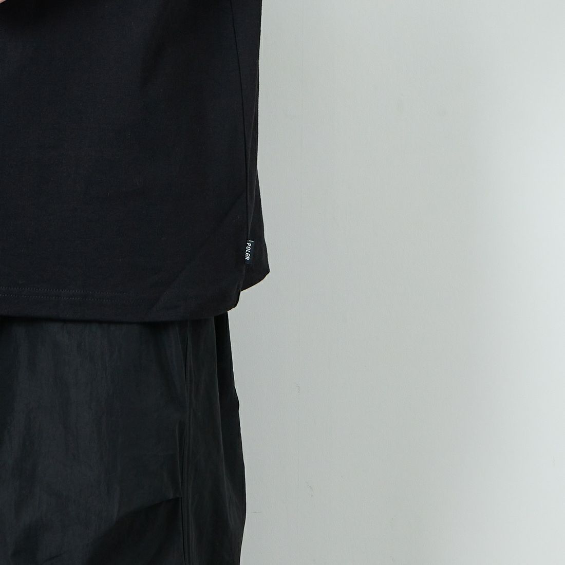 POLeR [ポーラー] フラワープリントTシャツ [259MCV0031-JF] BLACK &&モデル身長：168cm 着用サイズ：M&&