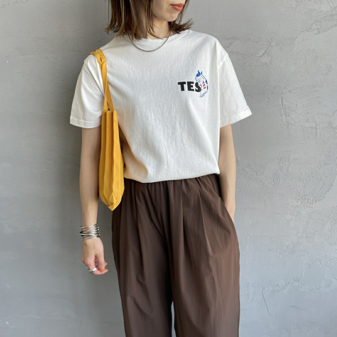 The Endless Summer [エンドレスサマー] 別注 BUHI ワンポイントロゴプリントTシャツ [FH-25574505-JF] 07 WHITE &&モデル身長：158cm 着用サイズ：S&&