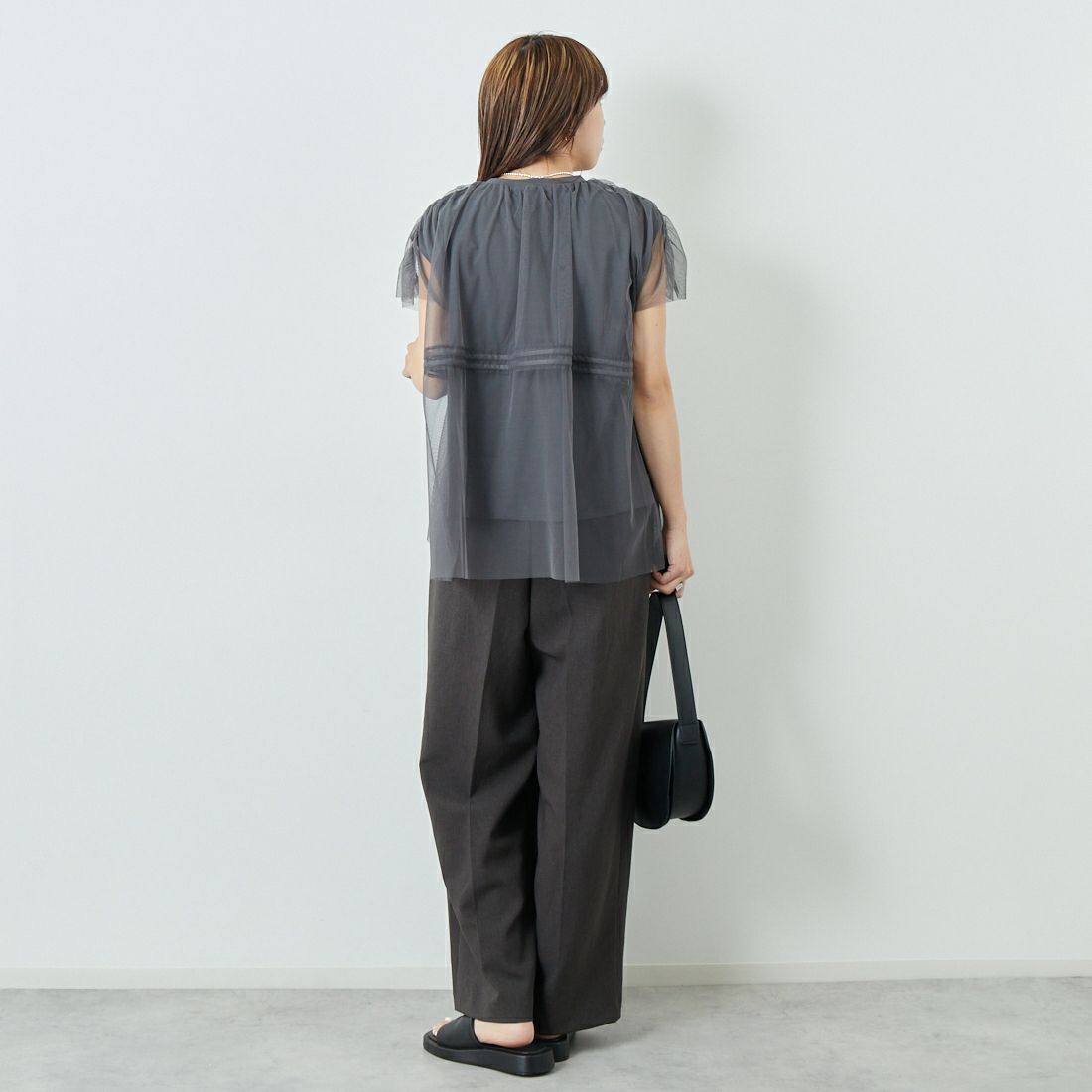 Maison de L'allure [メゾン ドゥ ラリュール] 2WAYチュールギャザーレイヤードTシャツ [M25112031] 08 CHARCOA &&モデル身長：167cm 着用サイズ：F&&