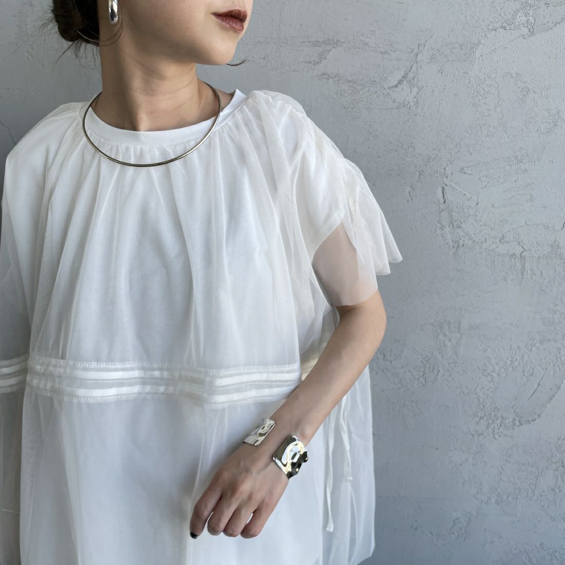 Maison de L'allure [メゾン ドゥ ラリュール] 2WAYチュールギャザーレイヤードTシャツ [M25112031] 02 OFF &&モデル身長：150cm 着用サイズ：F&&