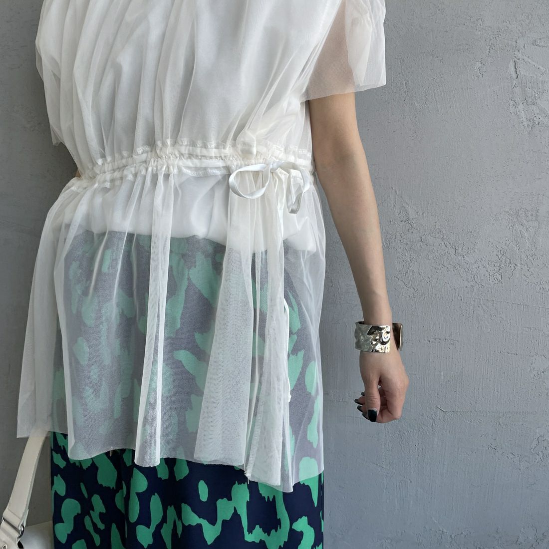 Maison de L'allure [メゾン ドゥ ラリュール] 2WAYチュールギャザーレイヤードTシャツ [M25112031] 02 OFF &&モデル身長：150cm 着用サイズ：F&&