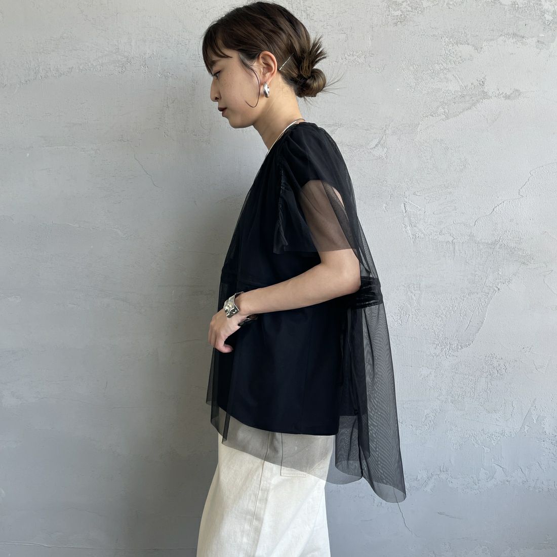 Maison de L'allure [メゾン ドゥ ラリュール] 2WAYチュールギャザーレイヤードTシャツ [M25112031] 09 BLACK &&モデル身長：150cm 着用サイズ：F&&