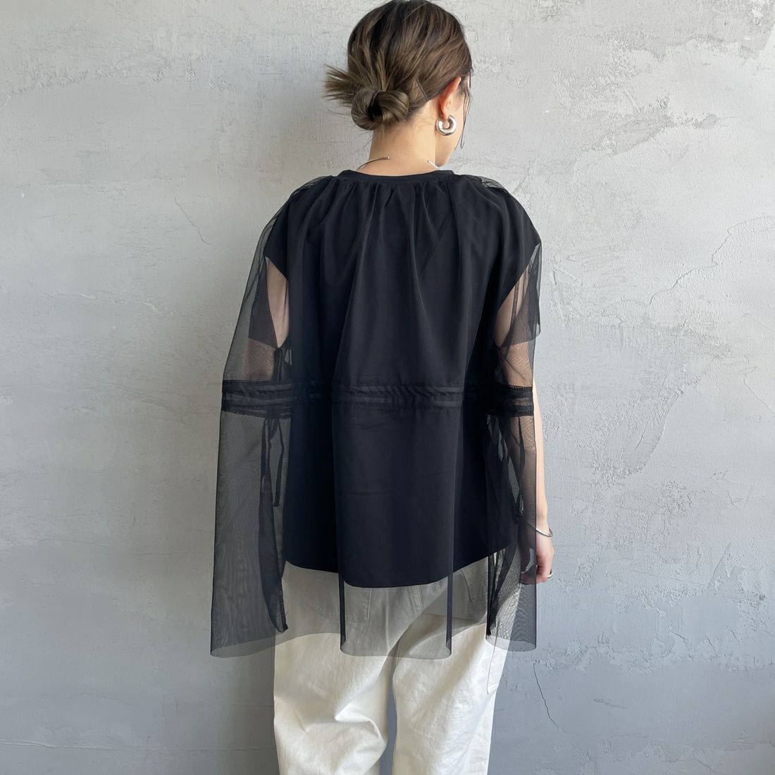 Maison de L'allure [メゾン ドゥ ラリュール] 2WAYチュールギャザーレイヤードTシャツ [M25112031] 09 BLACK &&モデル身長：150cm 着用サイズ：F&&