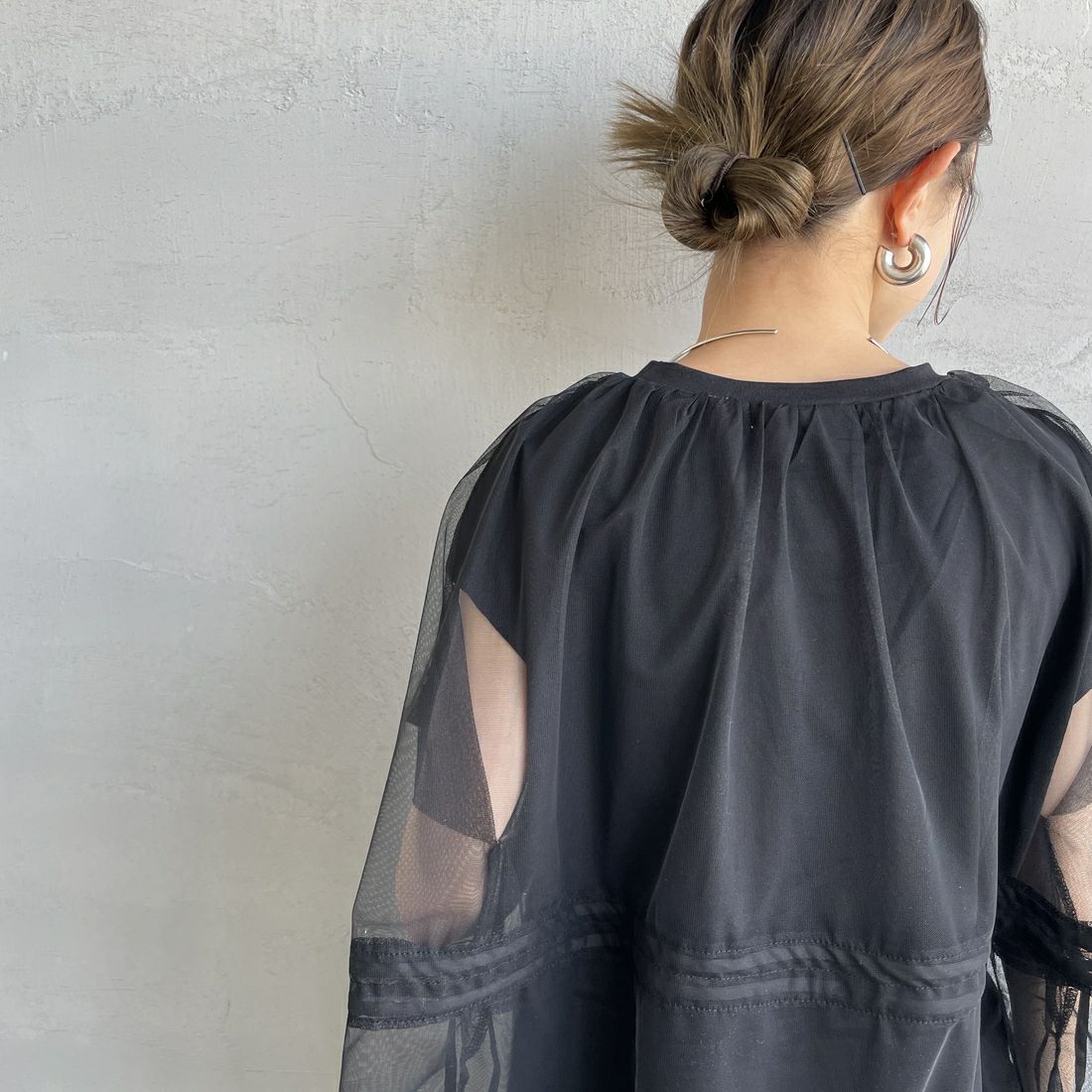 Maison de L'allure [メゾン ドゥ ラリュール] 2WAYチュールギャザーレイヤードTシャツ [M25112031] 09 BLACK &&モデル身長：150cm 着用サイズ：F&&